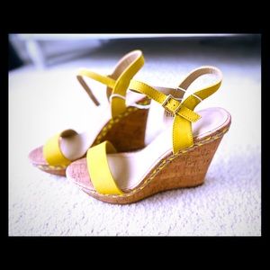 🌷SALE🌷MeToo mustard yellow sandals SZ 9.5M NWT!